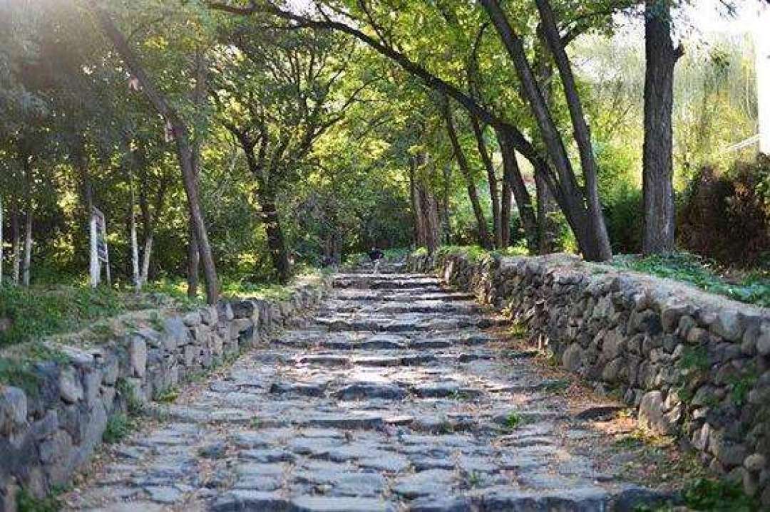 京西古道100下周六开跑:八奇洞只对50公里以上开放,去年挨冻今年要扛热,这篇把选组的事说清楚