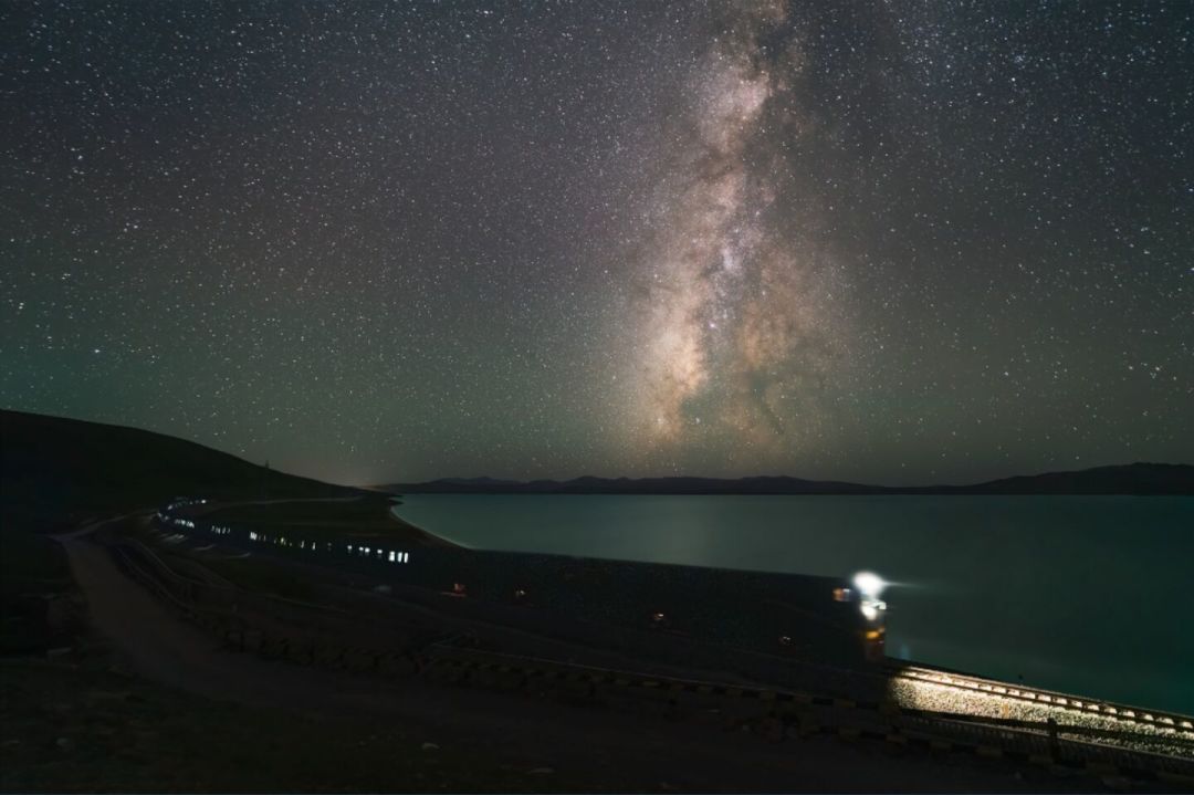 英仙座流星雨收官,但夜空没散场:9月上旬,是今年银心最后的暗夜窗口