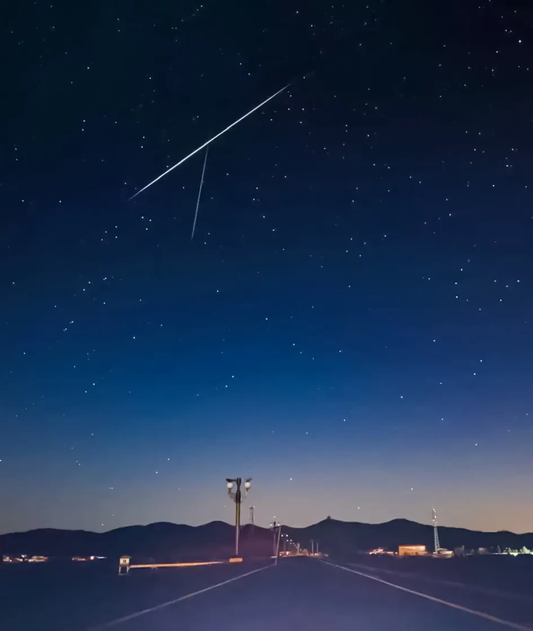 明年宝瓶座η流星雨撞上朔月！我把今年剩下流星雨的月相全算了一遍，最该熬夜的是12月14日