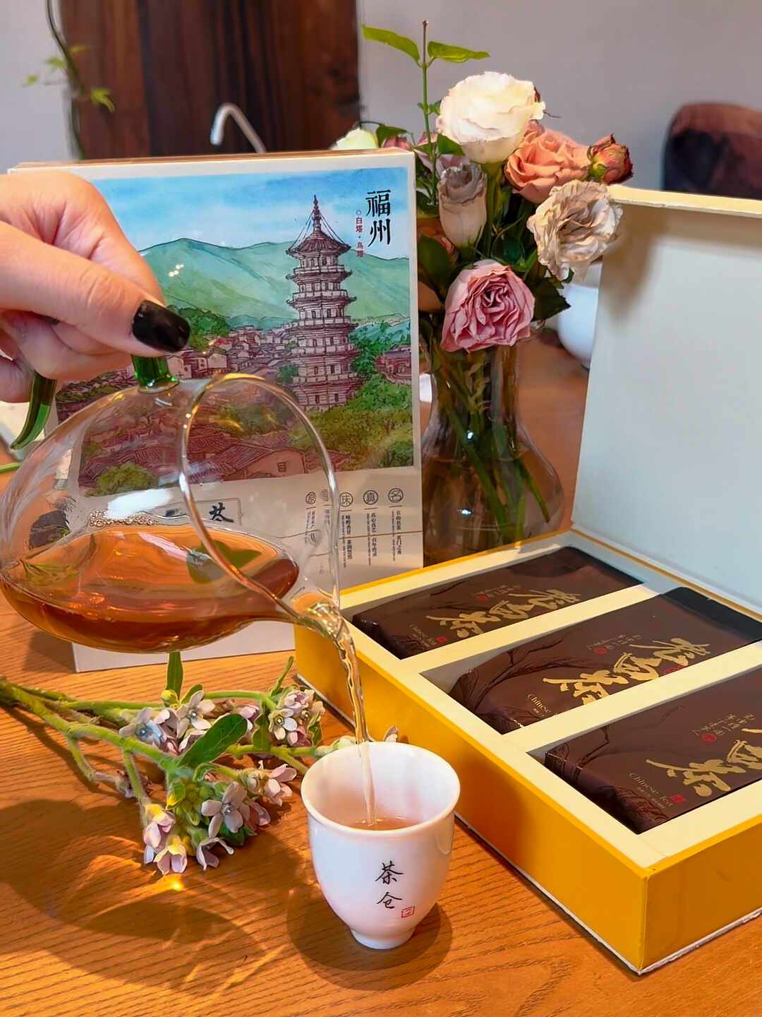 劝人存茶的都是茶商?我翻了三个平台算清三笔账:存来喝的茶是成本,存来升值的茶是赌注