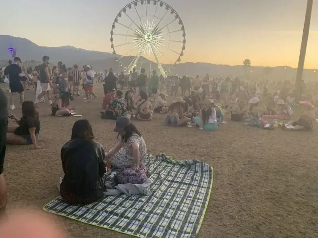 科切拉2027早鸟票3小时售罄、阵容未官宣:没票的人现在还剩三条路