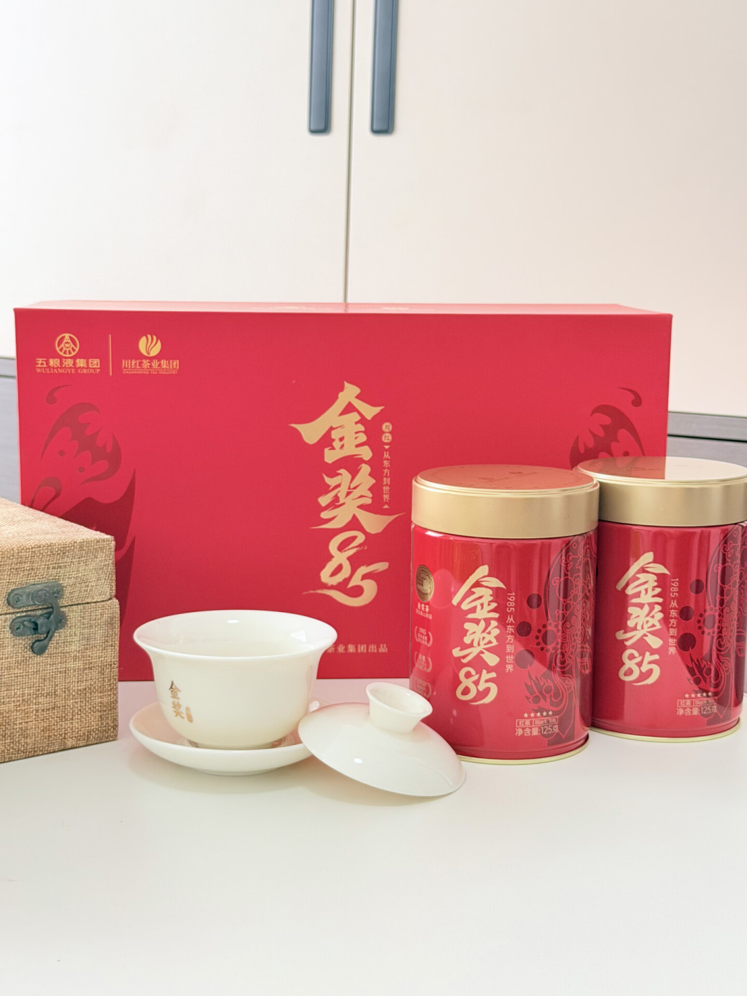 翻了30篇中秋茶礼帖,25篇是软文:298元的礼盒,盒子依法不能超44.7元,4个信号教你买茶礼不花冤枉钱
