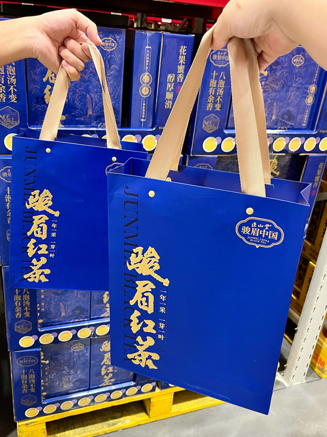 翻了30篇中秋茶礼帖,25篇是软文:298元的礼盒,盒子依法不能超44.7元,4个信号教你买茶礼不花冤枉钱