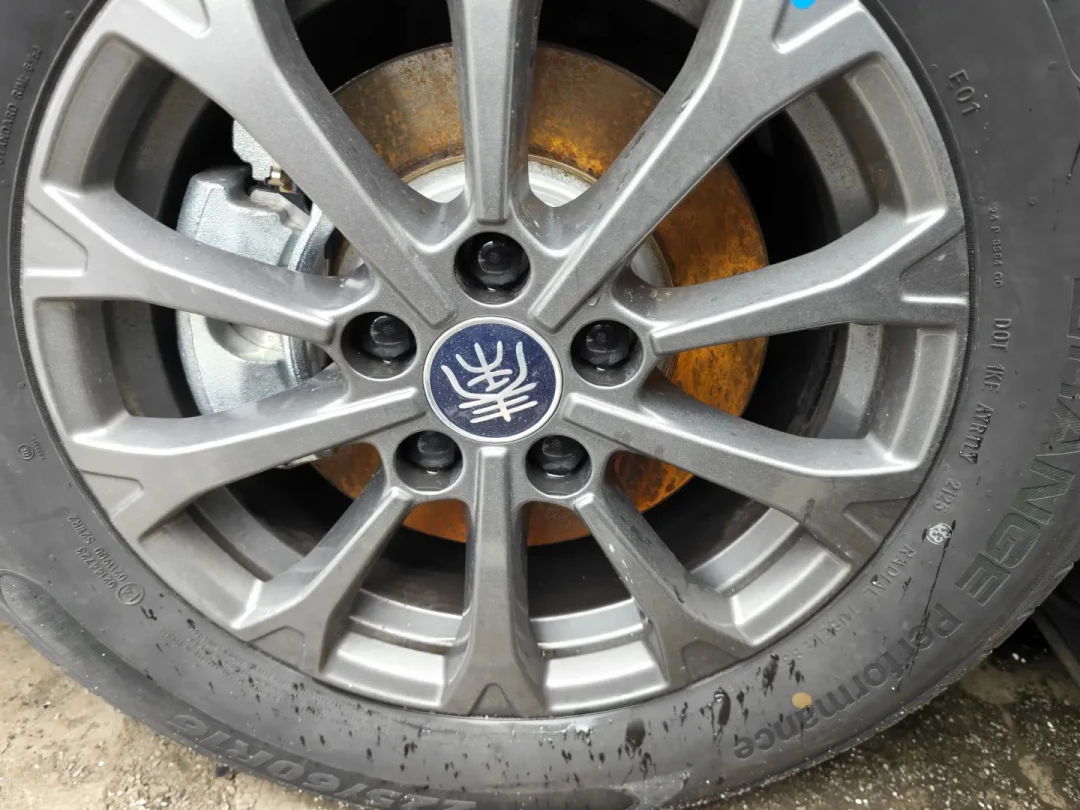 WD-40喷上刹车，地库里直接刹不住：蓝罐上车前，先看清这份禁喷清单