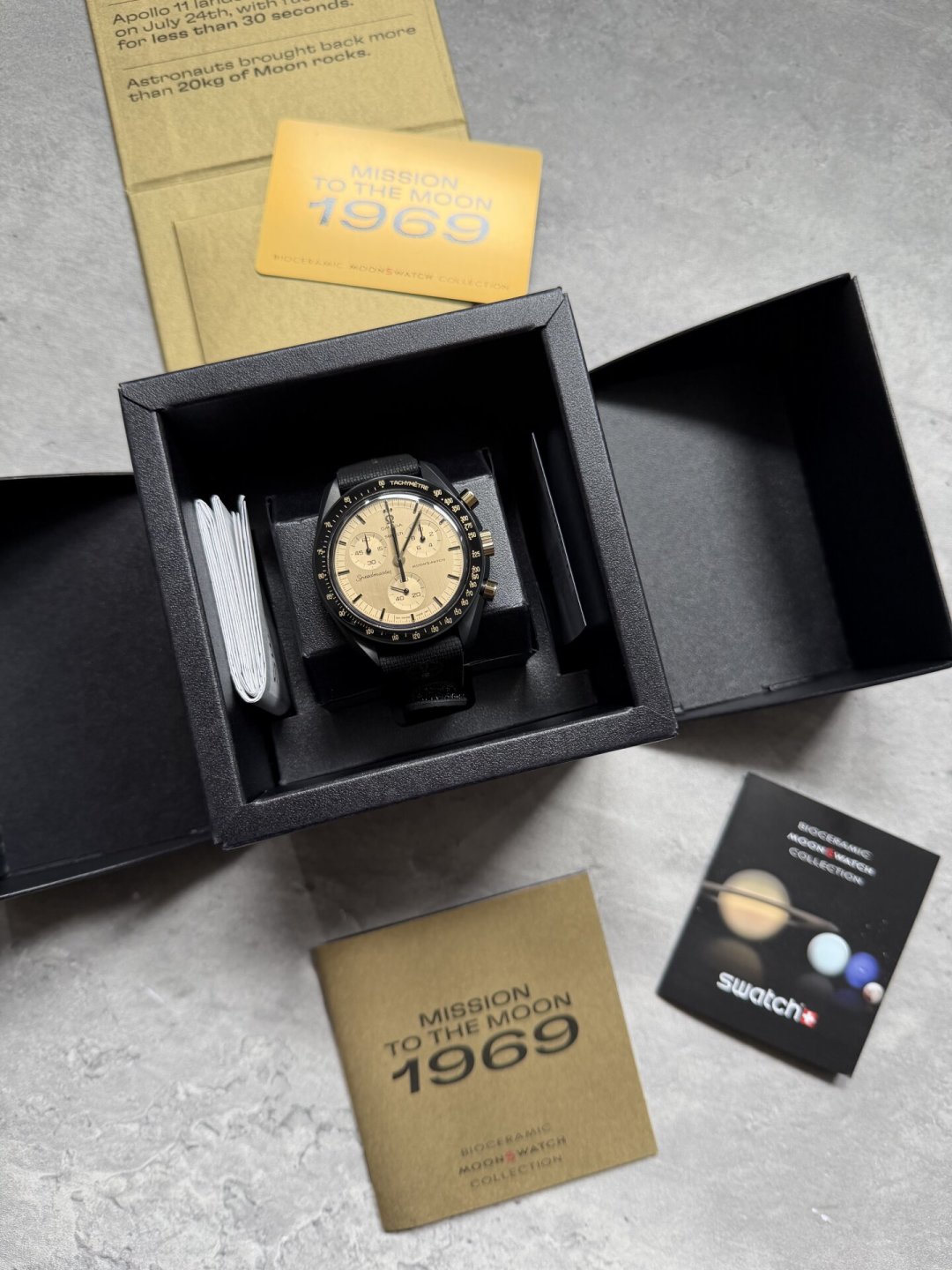 公价4400元,挂牌79999元,eBay成交12.2万:MoonSwatch 1969金表的含金量和二级行情,我把账对了一遍