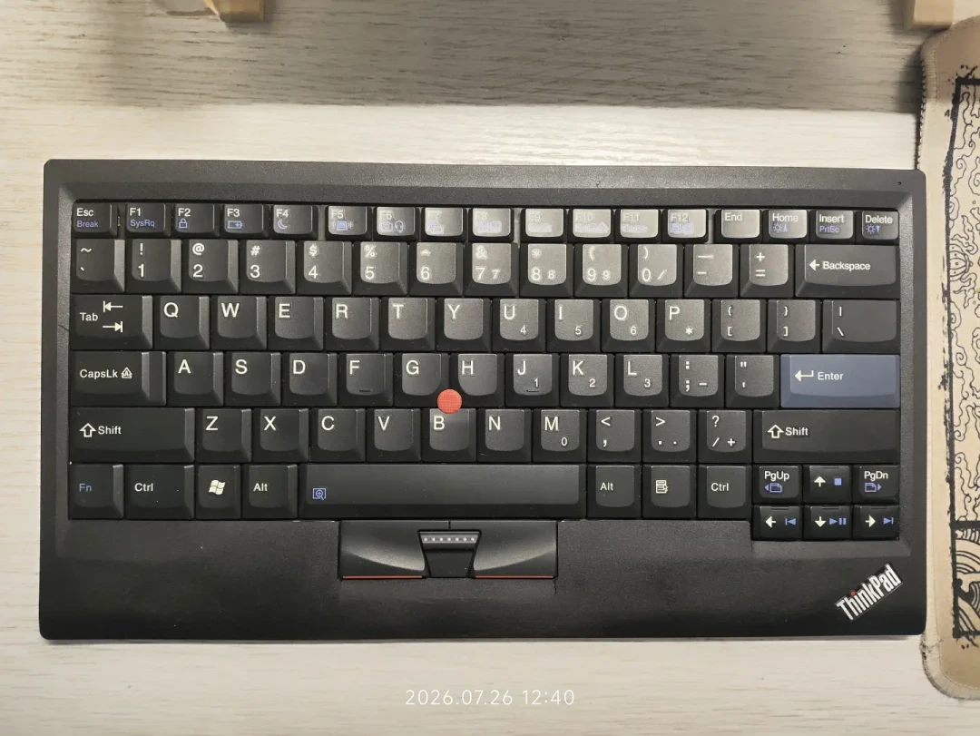 ThinkPad 党不抢新机,改抢键盘了:官方款停产、二手传家宝价,昨天连自制蓝牙板都来了