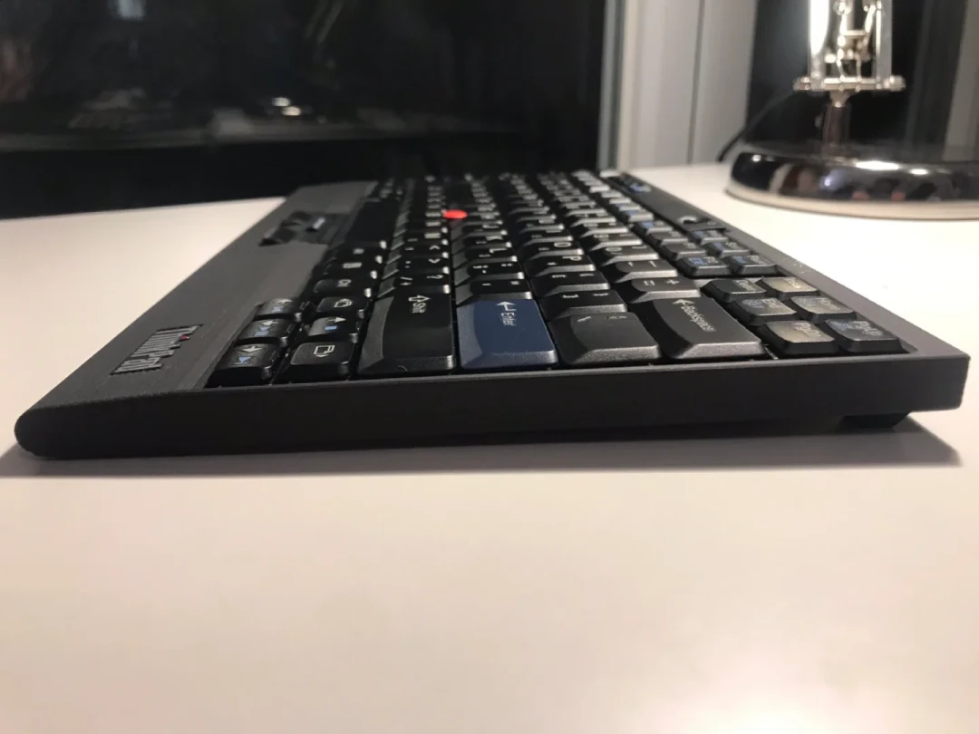 ThinkPad 党不抢新机,改抢键盘了:官方款停产、二手传家宝价,昨天连自制蓝牙板都来了