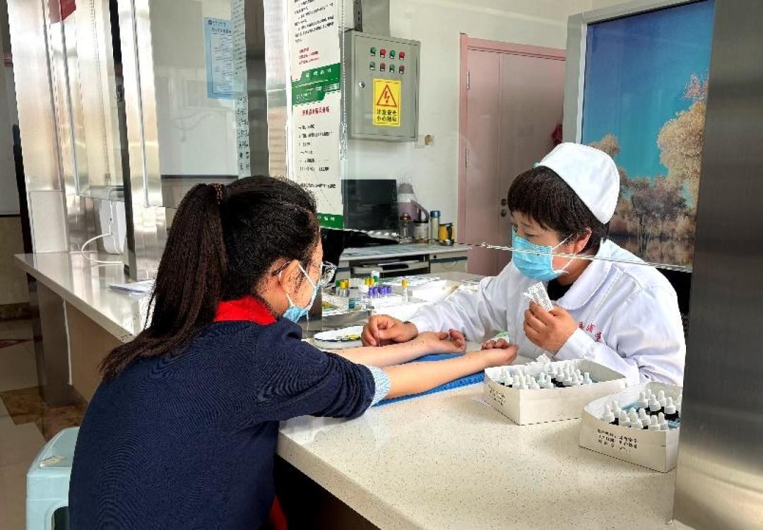不是感冒,是蒿草花粉进入高发期:气象部门每天免费发花粉预报,先把这招用上再谈买药
