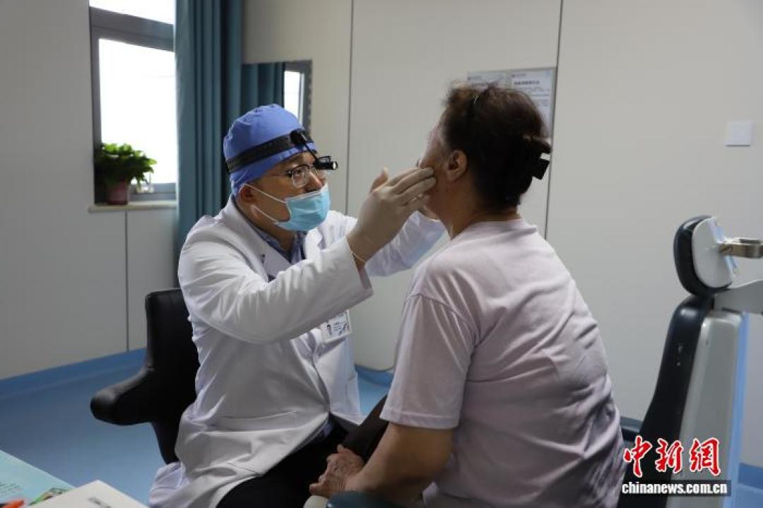 不是感冒,是蒿草花粉进入高发期:气象部门每天免费发花粉预报,先把这招用上再谈买药