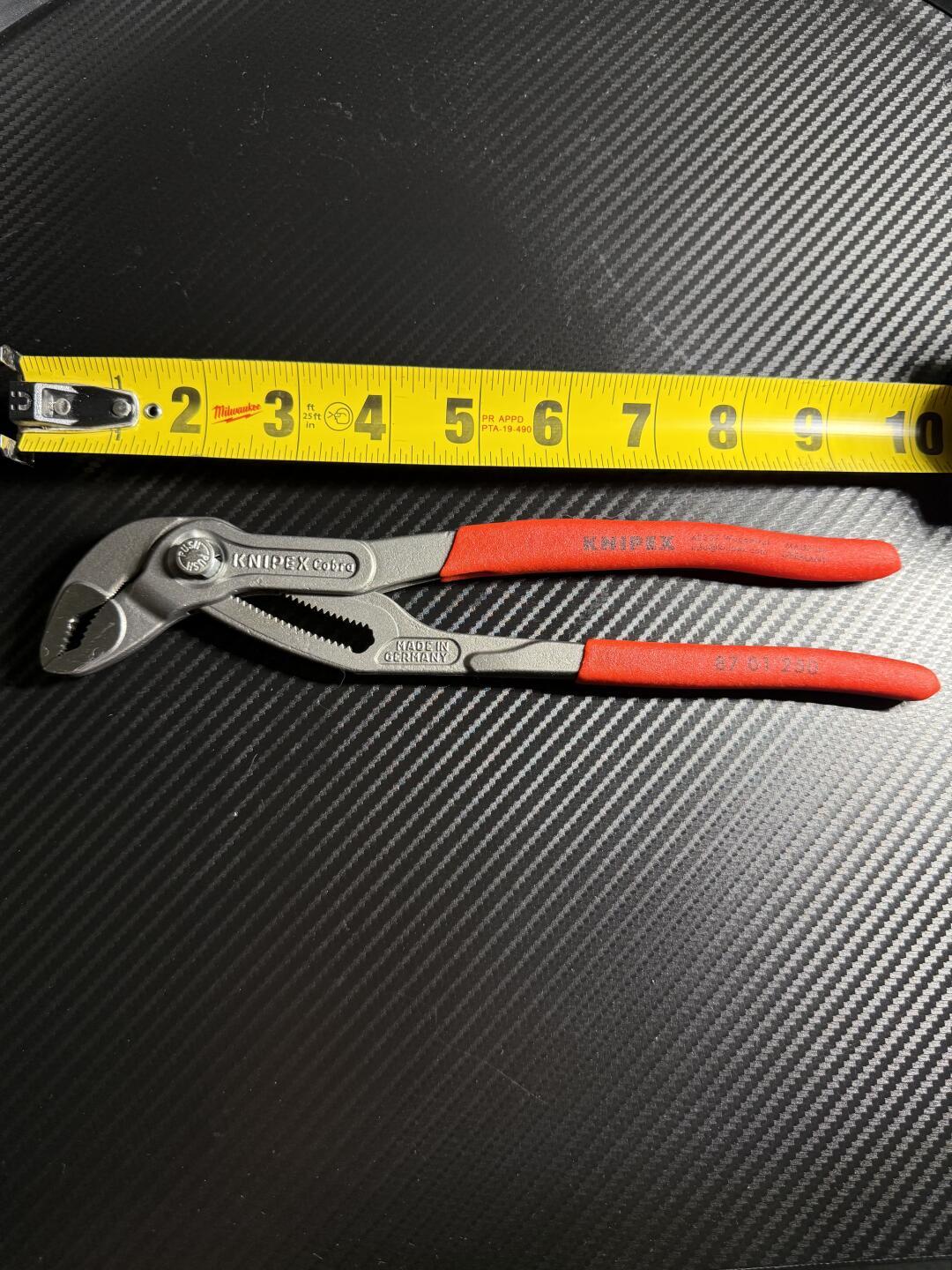 4寸是假货重灾区,10寸被嫌买太大:翻完四平台二十多篇Knipex Cobra帖子,我把第一把水泵钳怎么选整理成一张表