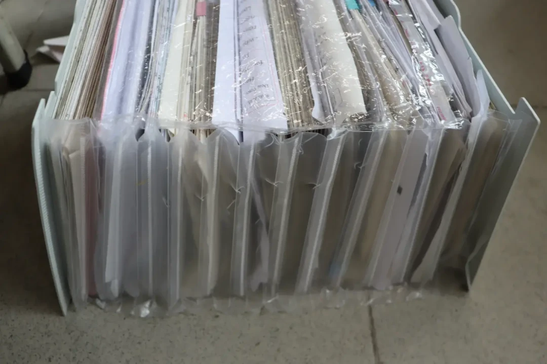 卷子堆积如山、想找一张翻半天:对完近7万赞的爆款帖、594条评论的避雷帖和60多条实测评论,我把开学季试卷收纳的钱按0元、几块钱、十元档、几十元排了个顺序