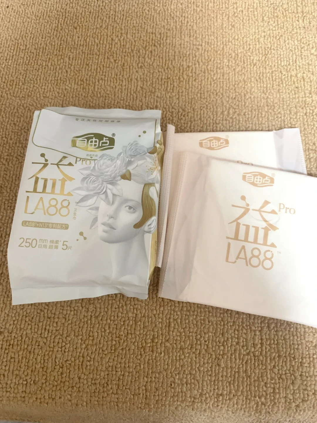 翻了40多篇军训好物帖:最火的两篇带着同一个品牌,这7样才是真共识,3样不用买