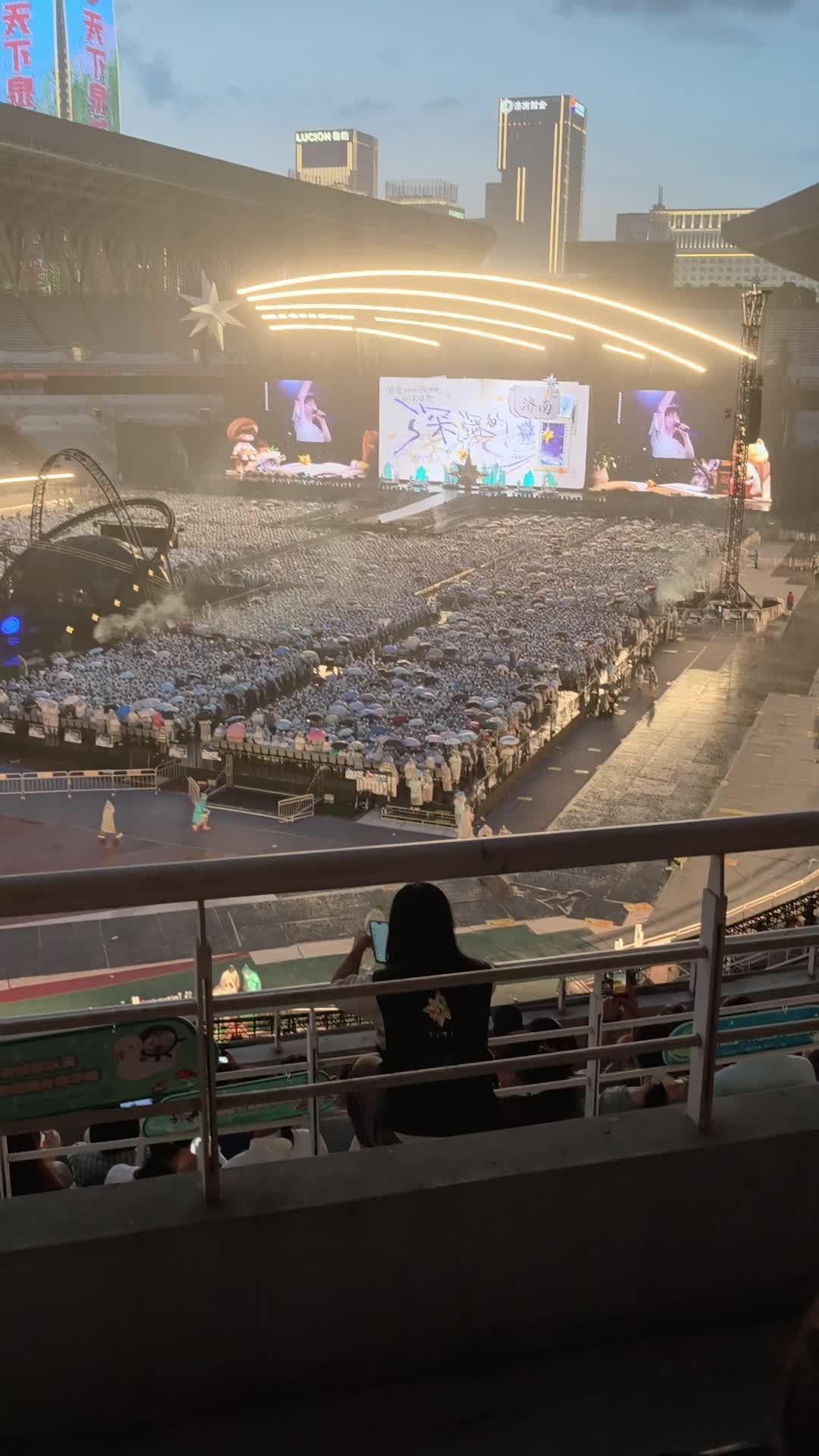 台风吹掉演唱会，有人连机酒都获赔，有人只得到一句
