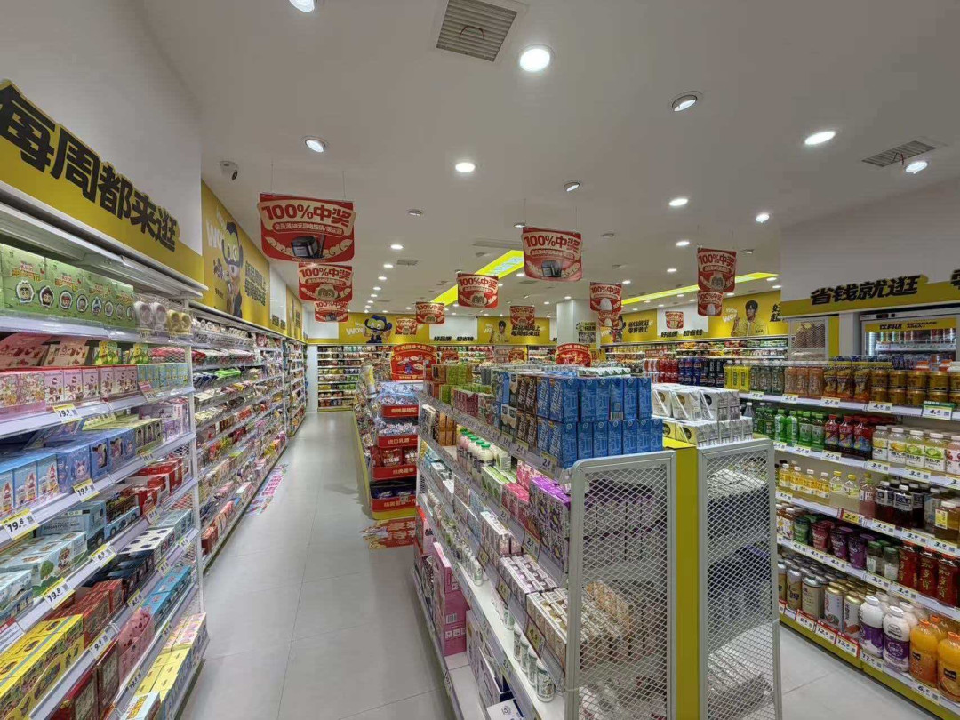 鸣鸣很忙半年营收450亿、净利22.4亿：你常逛的零食店上市后，先把这3个数字看懂再进店