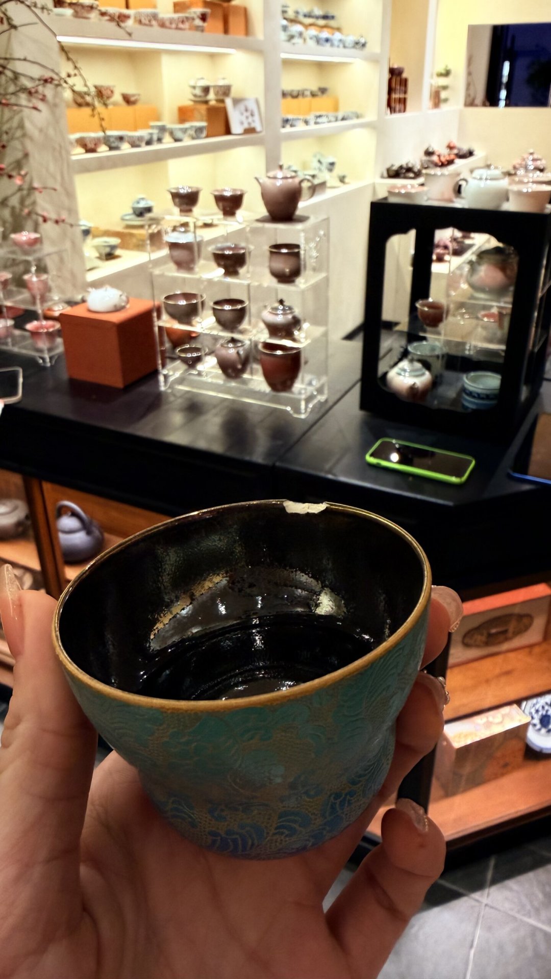 同一只主人杯,有人估599,有人说十万起:对了全网40多篇帖,四档价位、三道分水岭和5条红线都在这