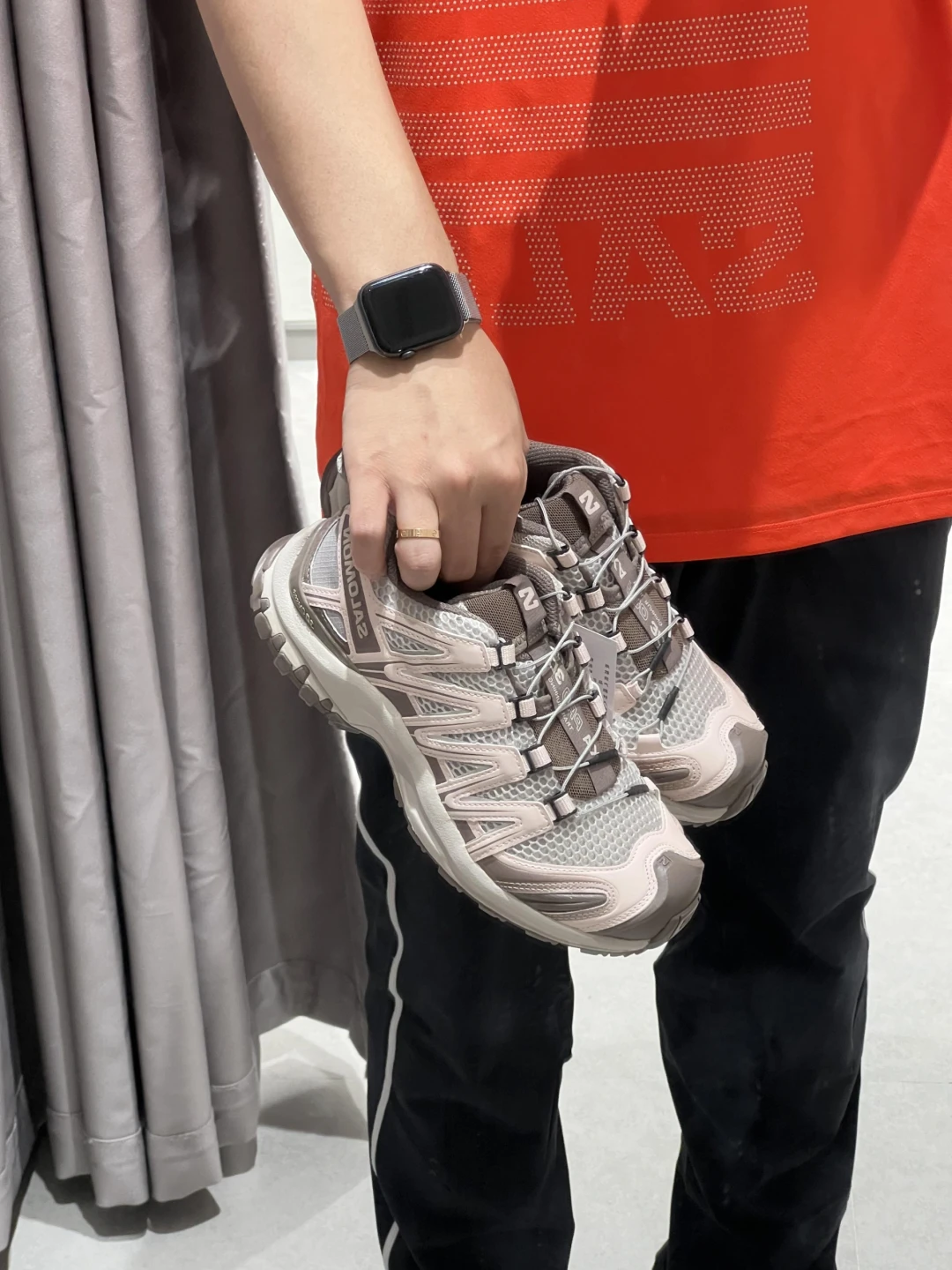 专柜1399,折扣网548:这波萨洛蒙折扣潮,我翻遍全网攻略替你验了坑