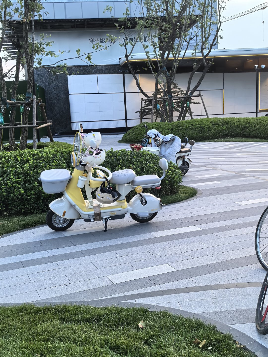 线上裸车2499元，到店落地3399元：小牛Y芝士藏着的三笔账，我把20多条真实账单整理出来了