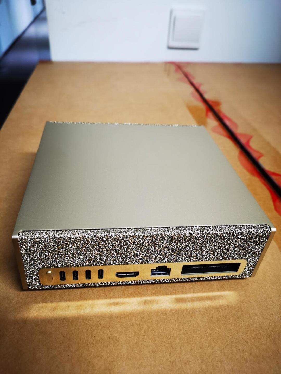 DDR5涨了300%,半年前被嘲“智商税”的DGX Spark,怎么成了人人对标的标尺