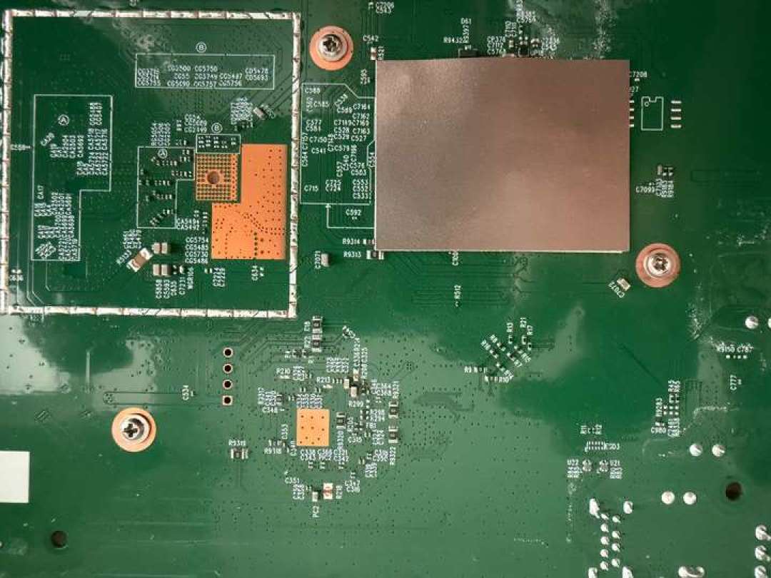 十年吃灰的老路由被救活了,动手的人完全不懂Linux,只用了三天和AI:翻完最近全网的AI刷机案例,把AI能接管什么、坑在哪、动手前的安全清单一次说清