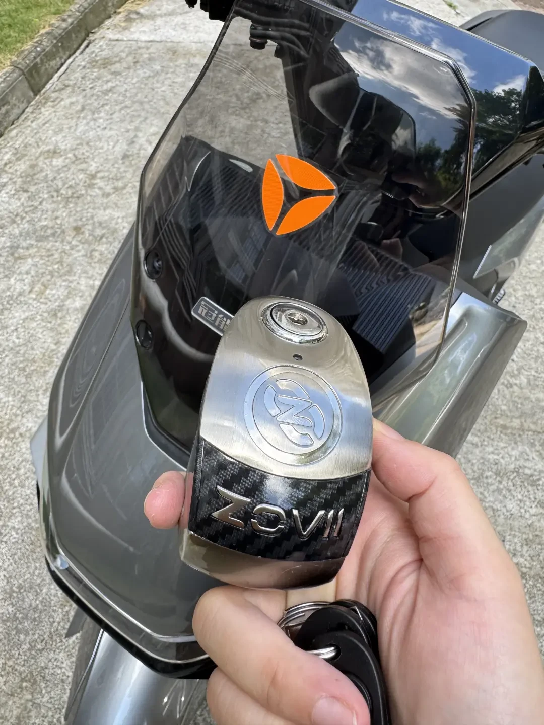 碟刹锁被老摩友骂智商税，直播间却还在疯卖：摩托车防盗，几百块要按这个顺序花