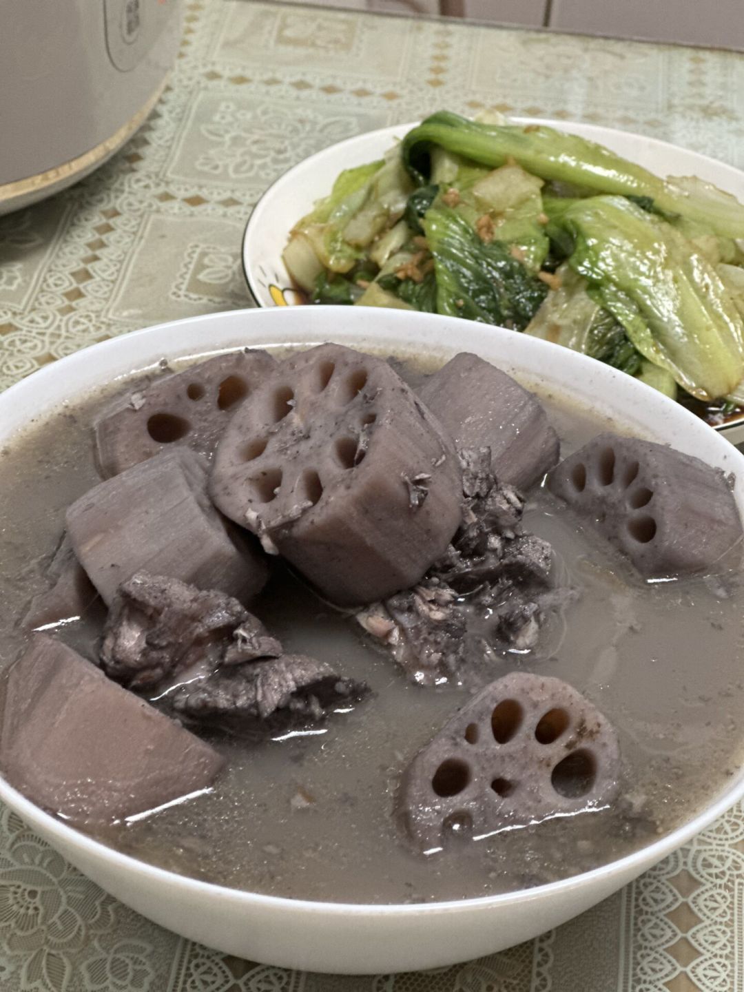 焯水、加姜、撇沫都做了,汤还是腥的?翻了全网翻车帖,问题出在教程没写的地方