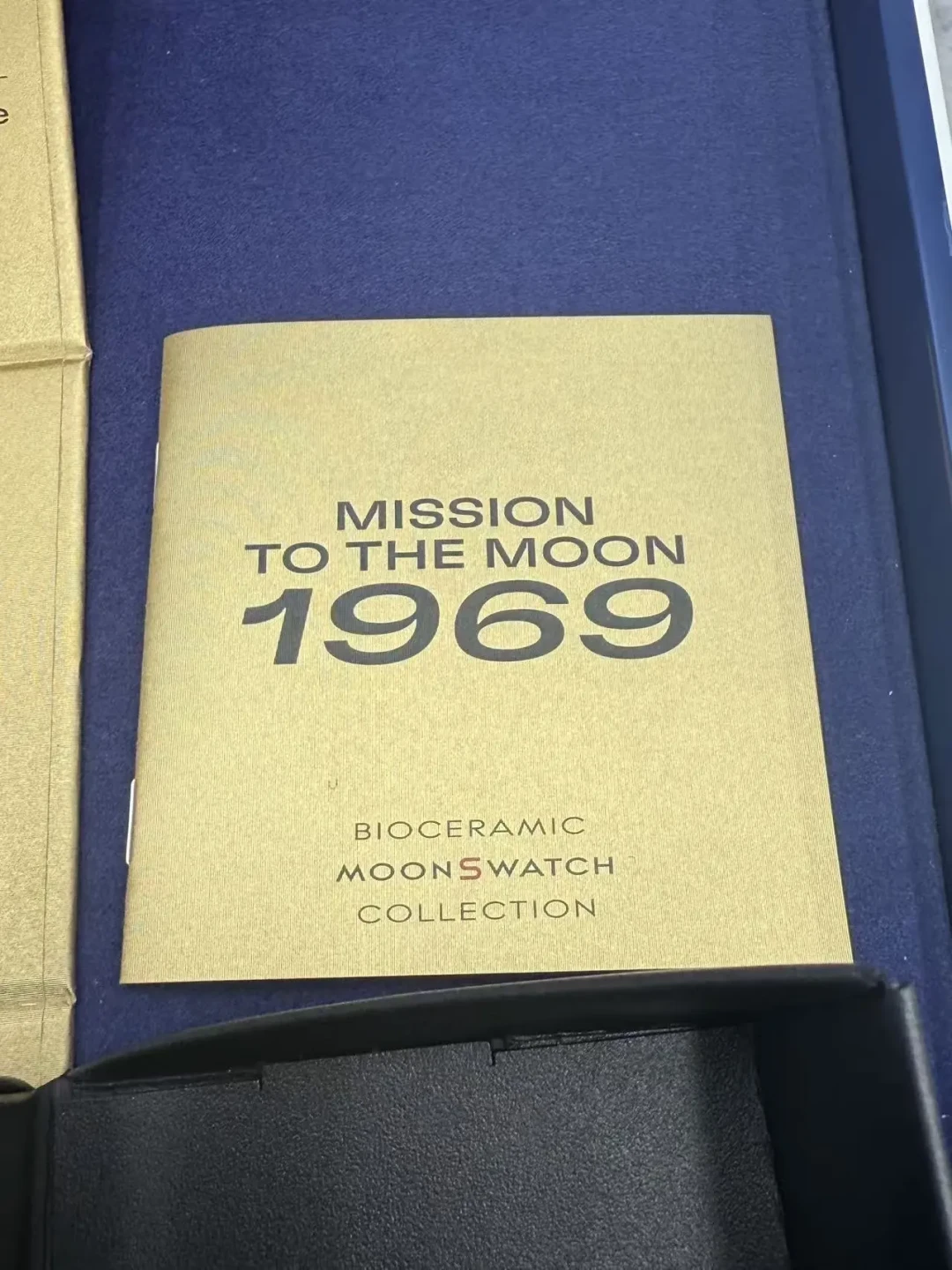 公价4400元,塞进11克欧米茄黄金,120万人抢1969个名额:MoonSwatch 1969二手喊到六七万,能买吗