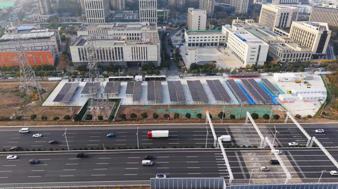 高速充电高峰2元/度,最便宜时段挪到午间:电价新规后,国庆电车自驾这笔账要重算