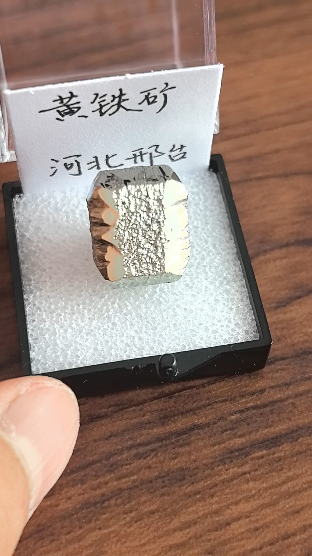 9.9元的直播间萤石和报价近2万的萤石,定价逻辑是同一套:买矿标前先搞懂四种稀有和三类处理