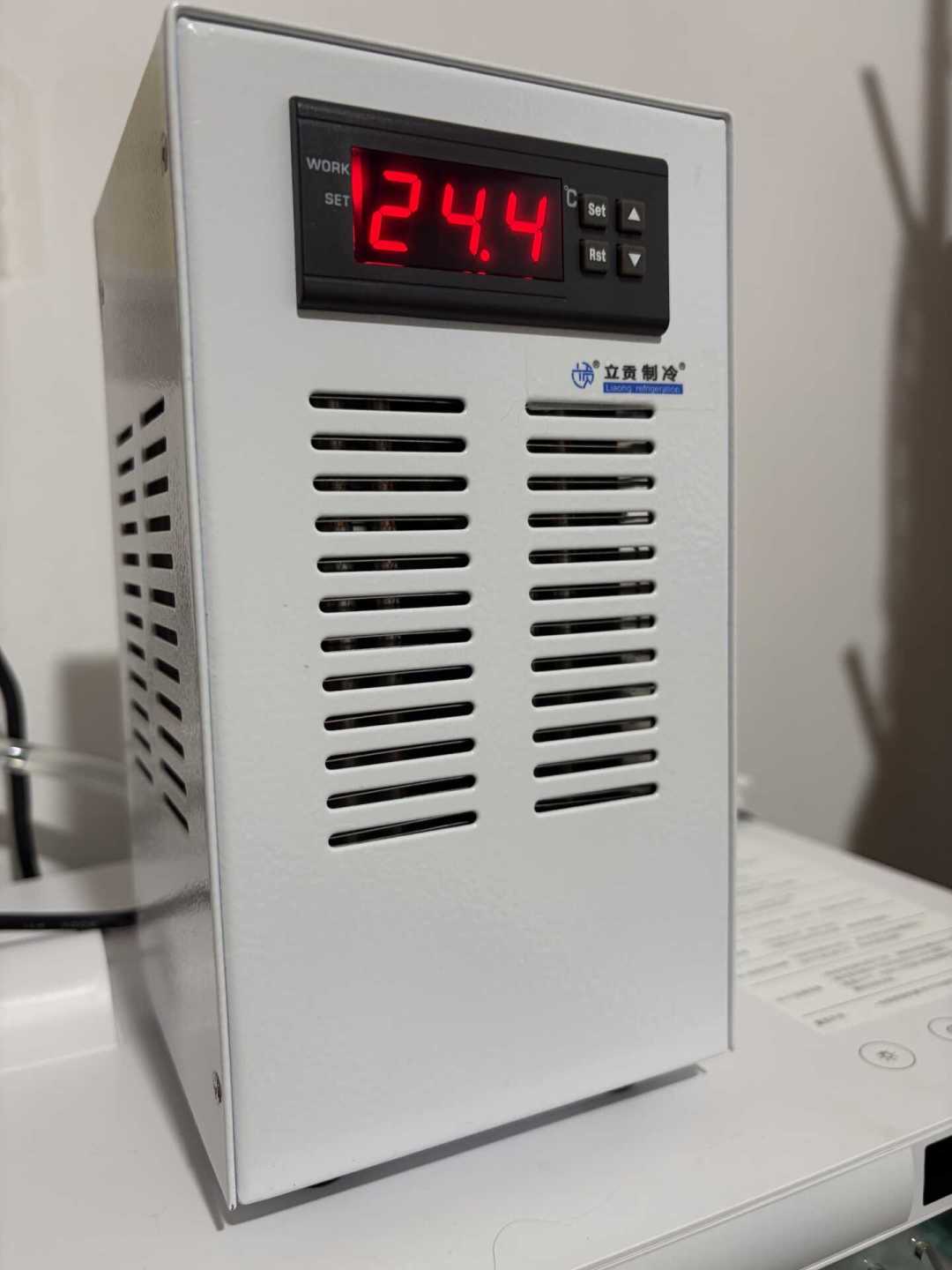 鱼缸水温破30℃？5条降温路线、3个误区，和一套今晚就能用的急救流程
