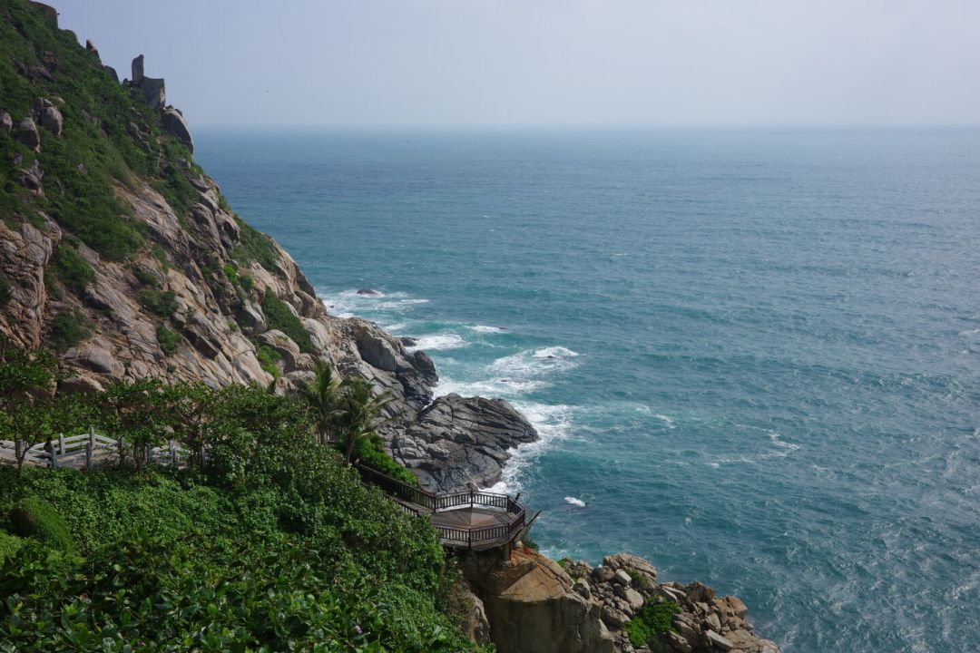 三亚机票跌到4字头,台风'紫檀'还在打转:9-10月错峰去海南,先算清这笔账再下手