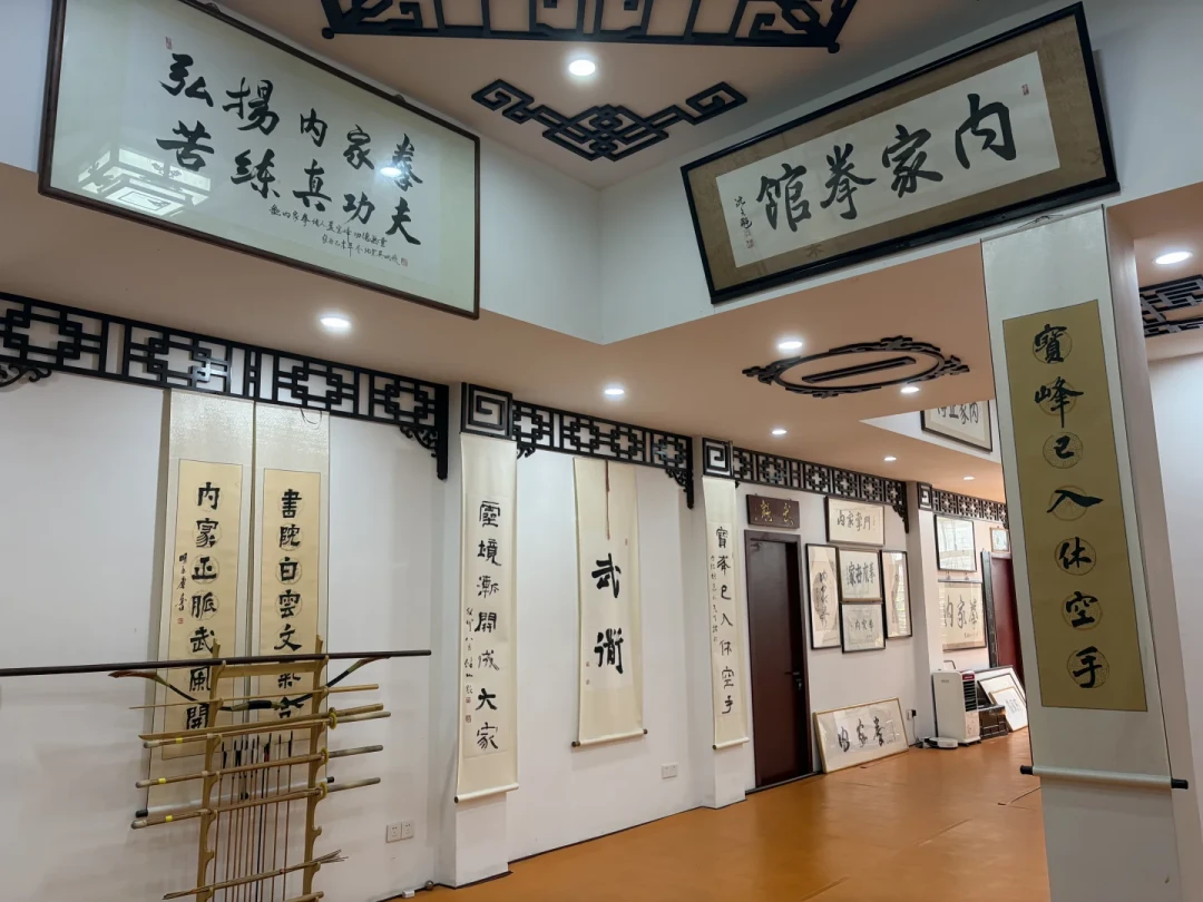 成人零基础学武术先别急着报班:学什么、去哪学、花多少钱,我把社区里讨论的都捋了一遍