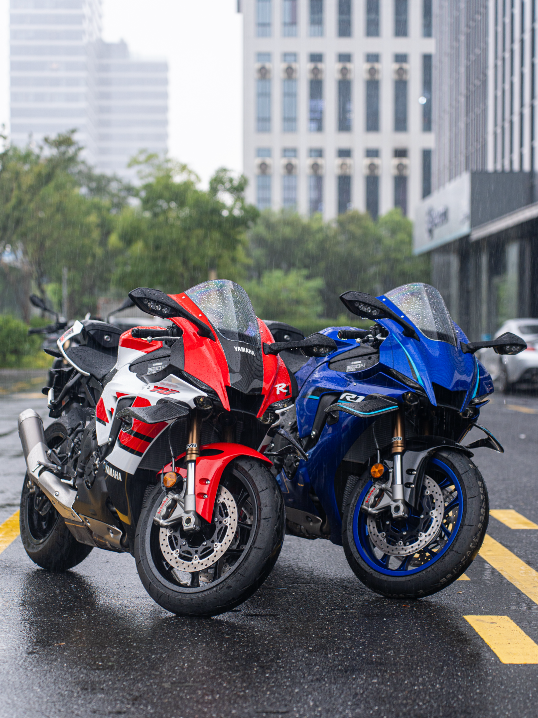 雅马哈70周年进入收官:R1限定200台,R9纪念版贵4000,现在该不该冲?