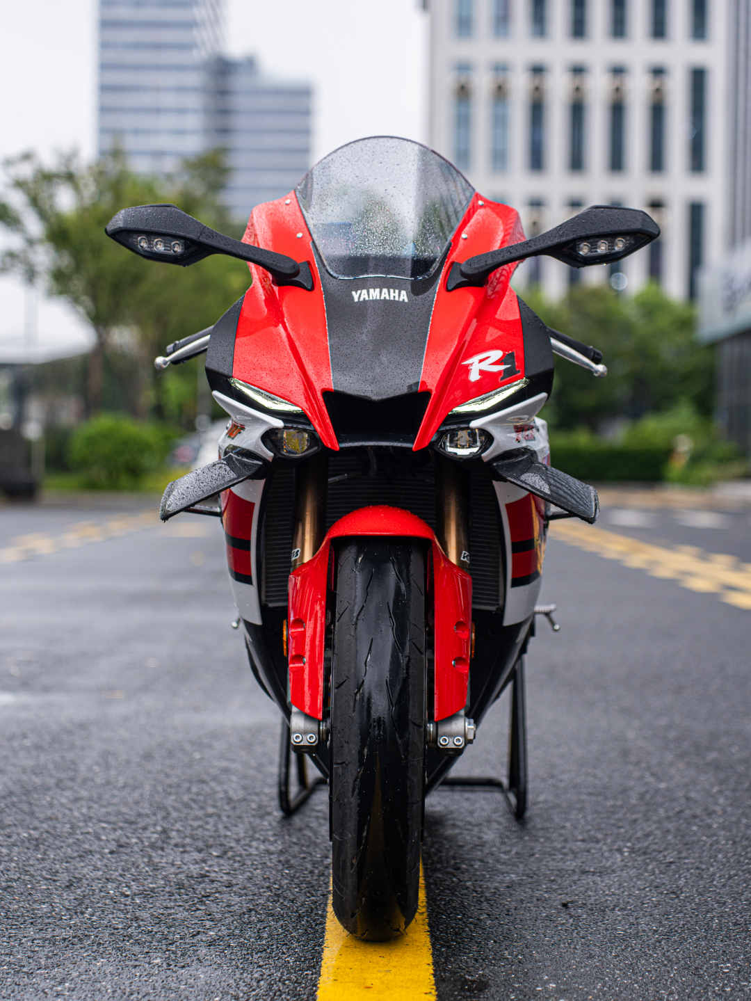 雅马哈70周年进入收官:R1限定200台,R9纪念版贵4000,现在该不该冲?