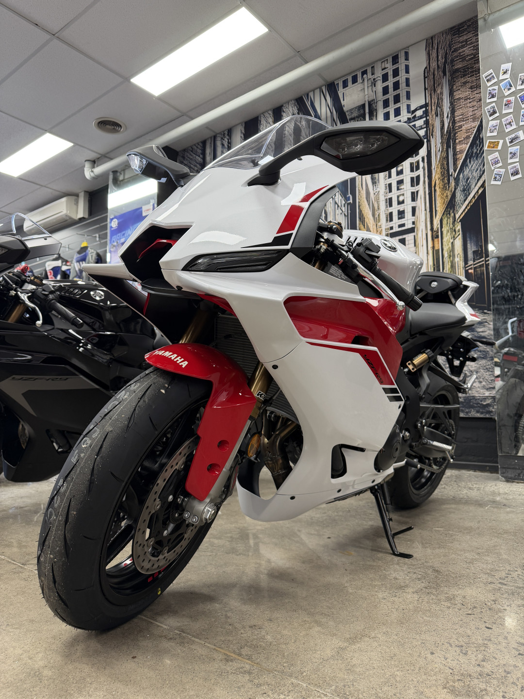 雅马哈70周年进入收官:R1限定200台,R9纪念版贵4000,现在该不该冲?