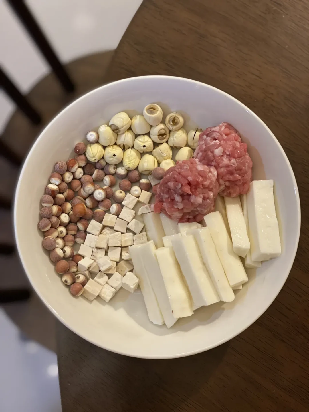 出伏后全网都在煲四神汤,但买料前先查硫熏:翻完一百多篇帖子,整理出看闻尝煮四步避坑法