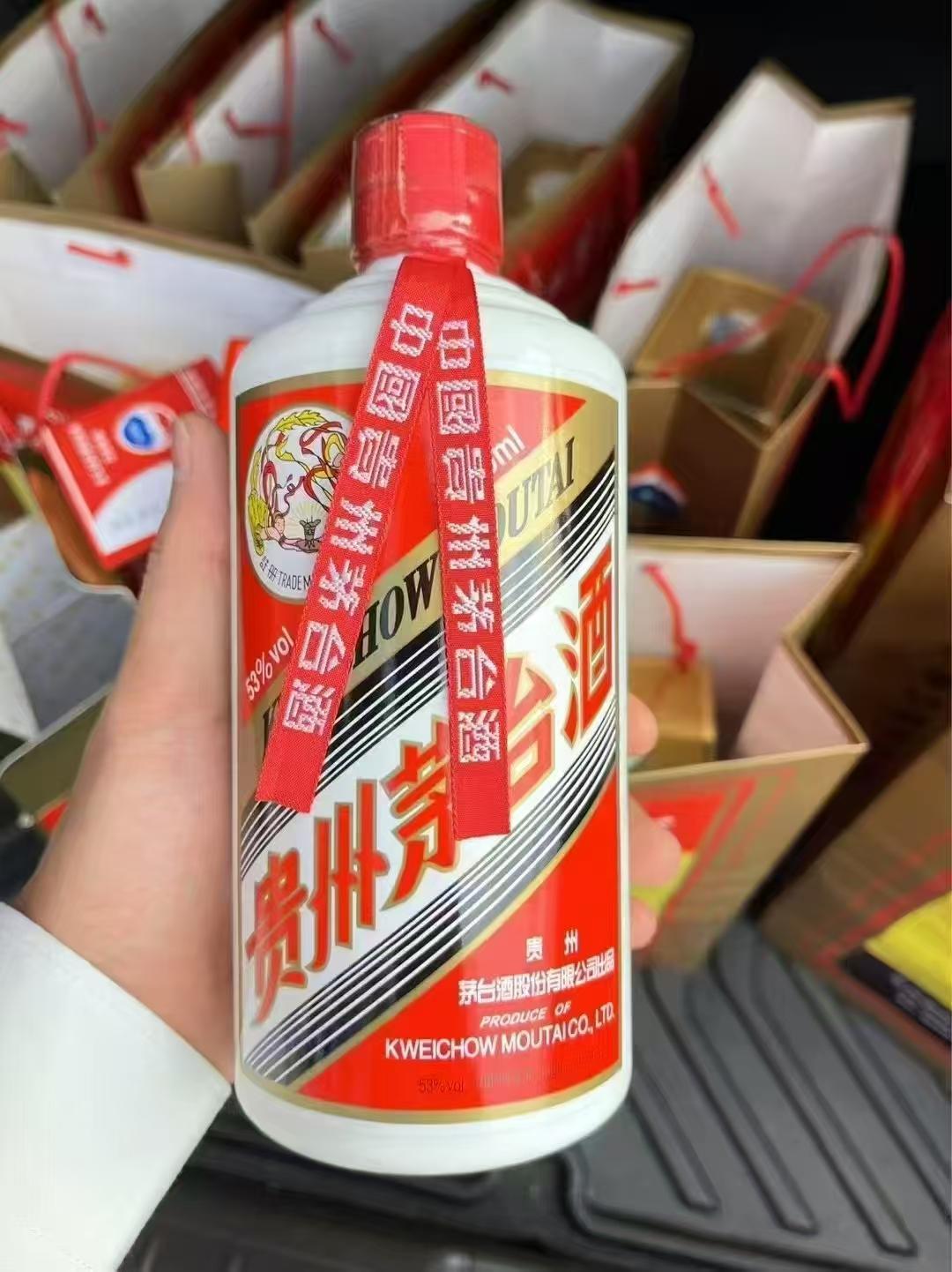 53度飞天涨到1639元，43度却趴在829元不动：这瓶