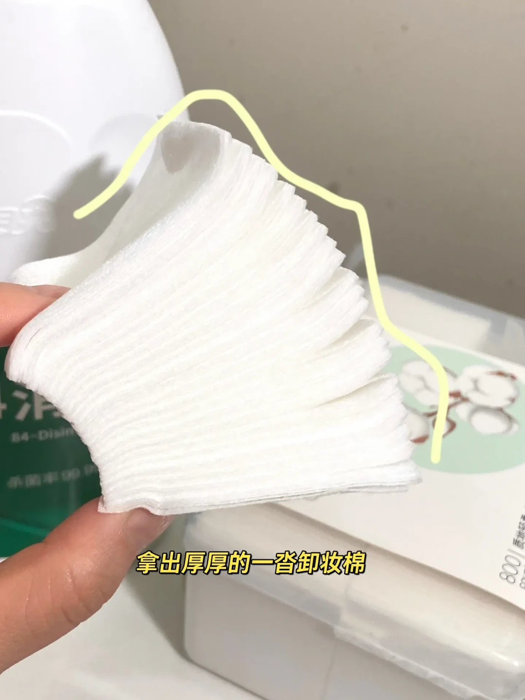 卫生间瓷砖缝和胶里长了霉,喷不管用?翻完全网除霉经验帖:除霉剂的核心成分就是84,断根路线从0元起分档