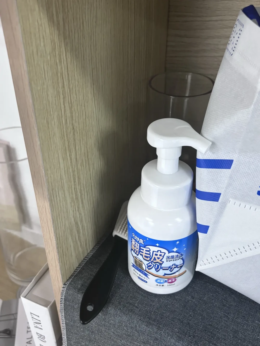 很多麂皮靴不是穿坏的,是被“洗”坏的:早秋第一双下单前,先把这笔护理账算清楚