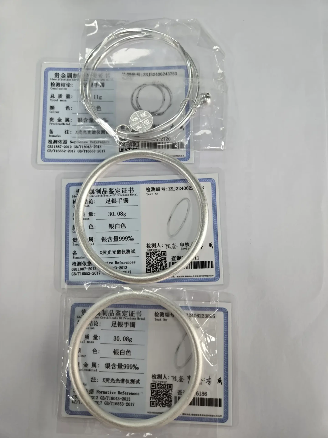 金饰涨至近1400元/克,妈妈转向银手镯:银价一周又涨6.79%,她进直播间下单前,先把这笔成本账转给她