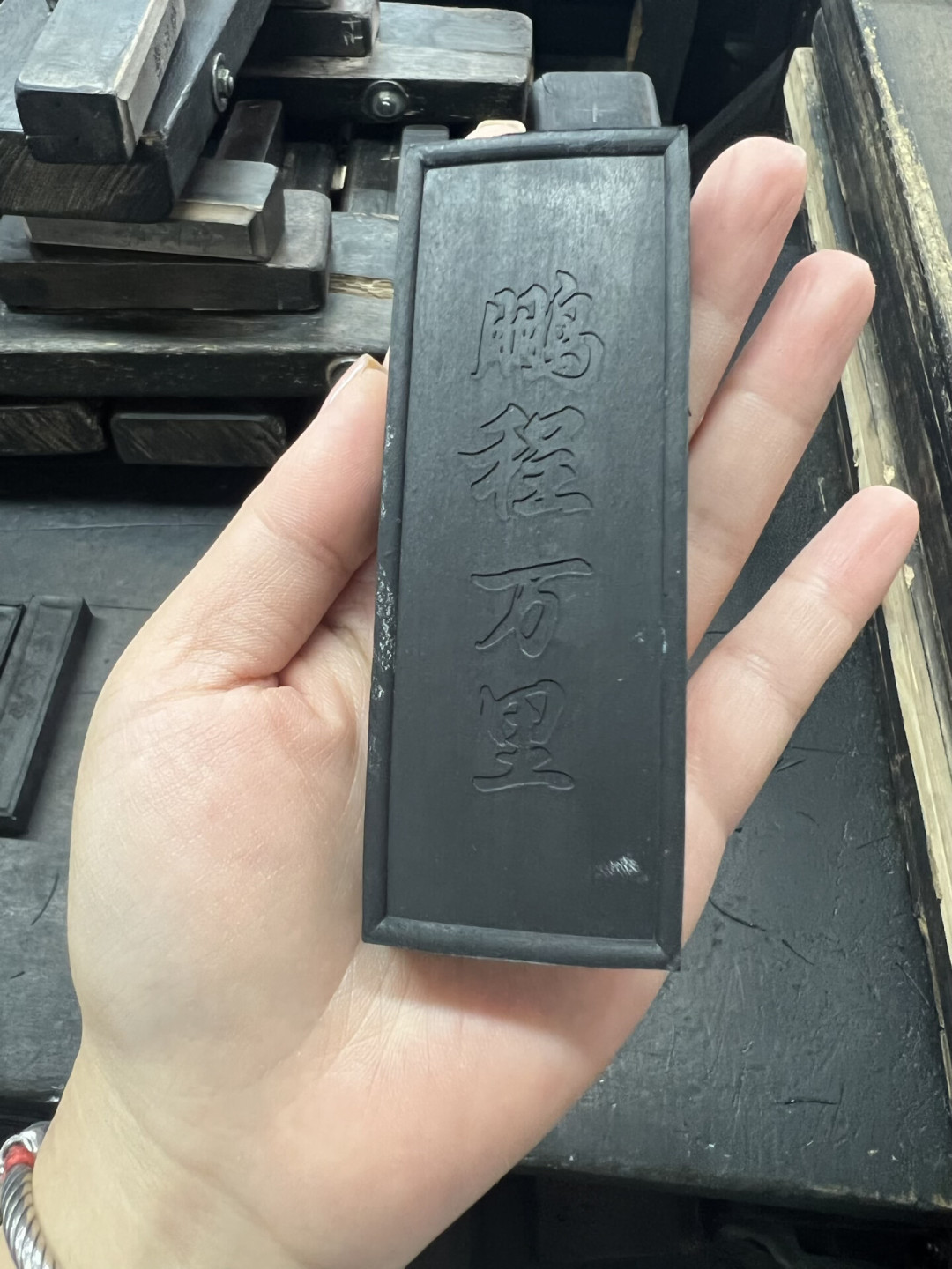 《家业》带火徽墨:从5元轮胎烟到720元一两,掏钱前先分清这三种“烟”
