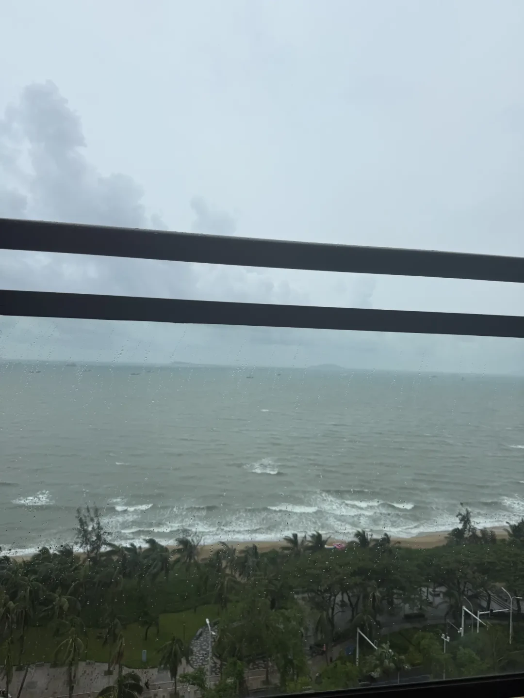 机酒已定,越搜国庆天气越慌?十月初去海南会不会撞上台风,去年麦德姆的实况就是最好的参考
