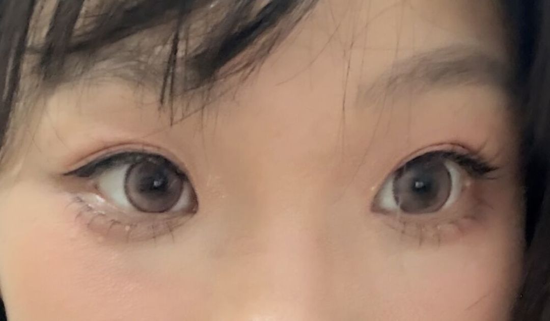 没有眼睛的AI虚拟人代言美瞳25.8万被下架,二手日抛5块一副在出:国庆漫展买cos美瞳前,先把这4个参数搞清楚