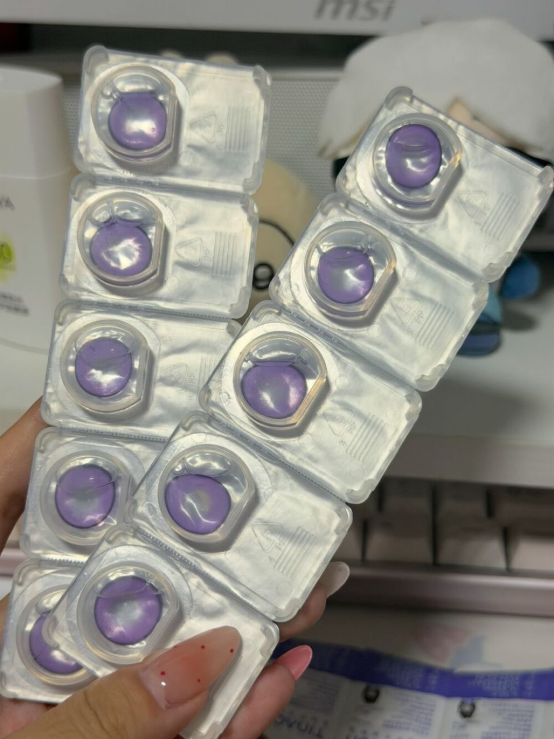 没有眼睛的AI虚拟人代言美瞳25.8万被下架,二手日抛5块一副在出:国庆漫展买cos美瞳前,先把这4个参数搞清楚