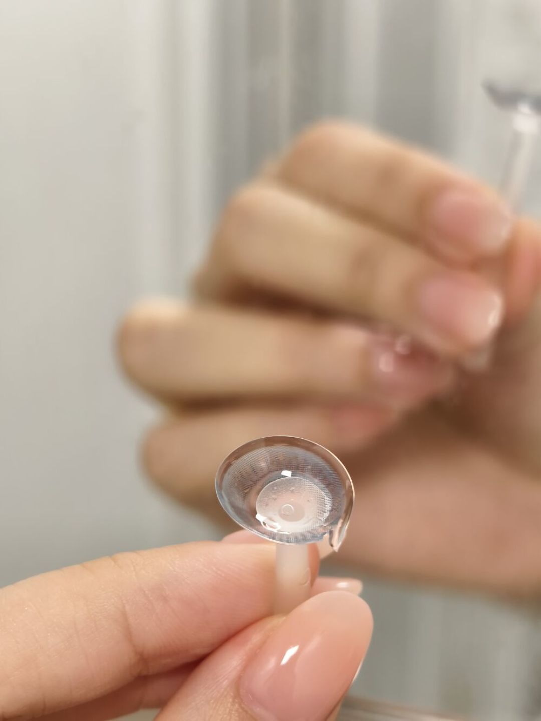 没有眼睛的AI虚拟人代言美瞳25.8万被下架,二手日抛5块一副在出:国庆漫展买cos美瞳前,先把这4个参数搞清楚
