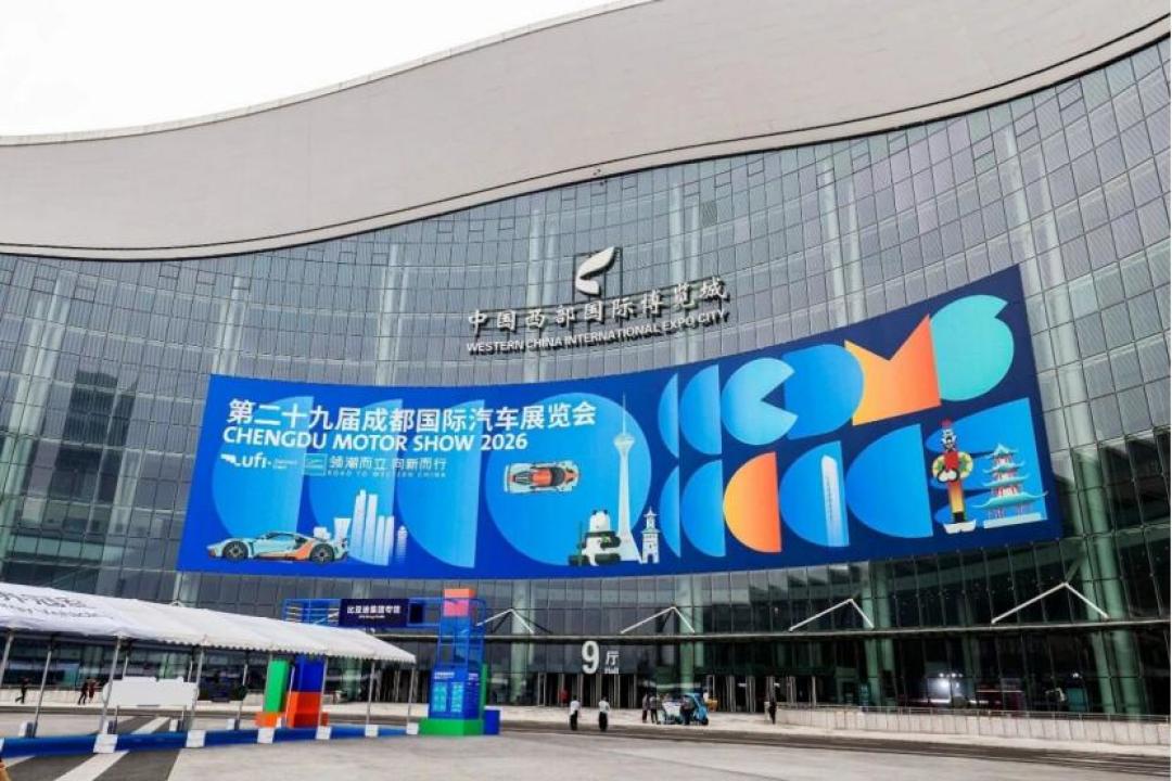 奔驰一句“框出来的,是车”刷屏:速成车全网喊打却没人点名,买车前先算清这三笔账