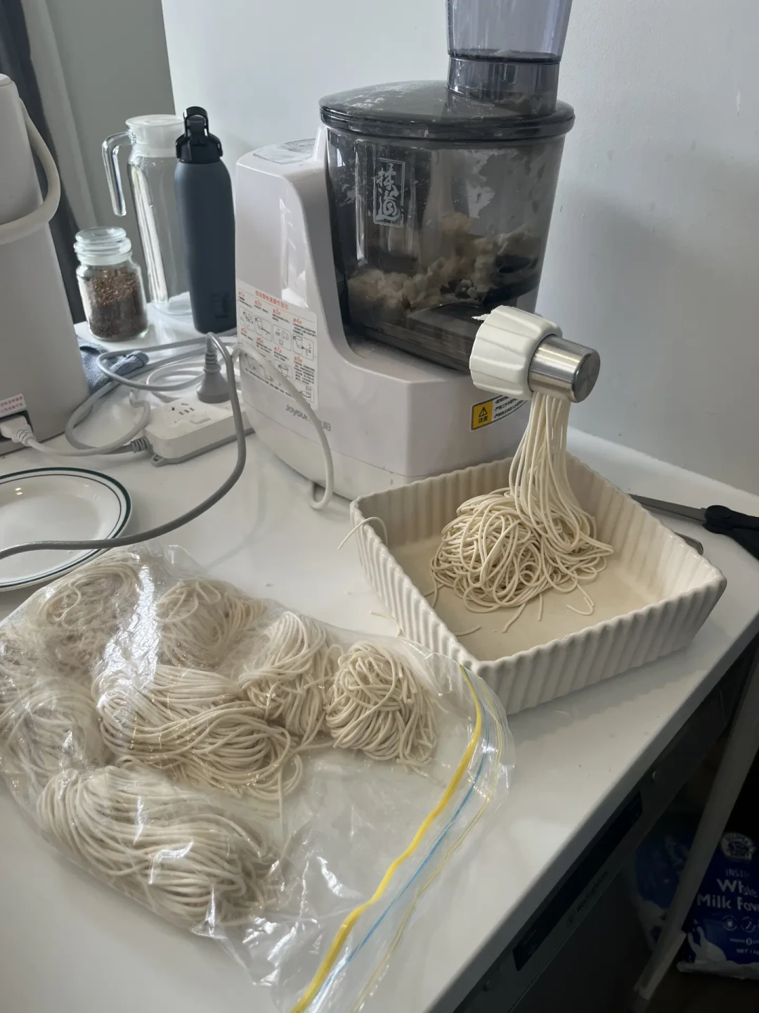 有人闲置十年,有人做一批冻一袋:我翻完几百条翻车帖,总结出面条机最容易踩的7个坑
