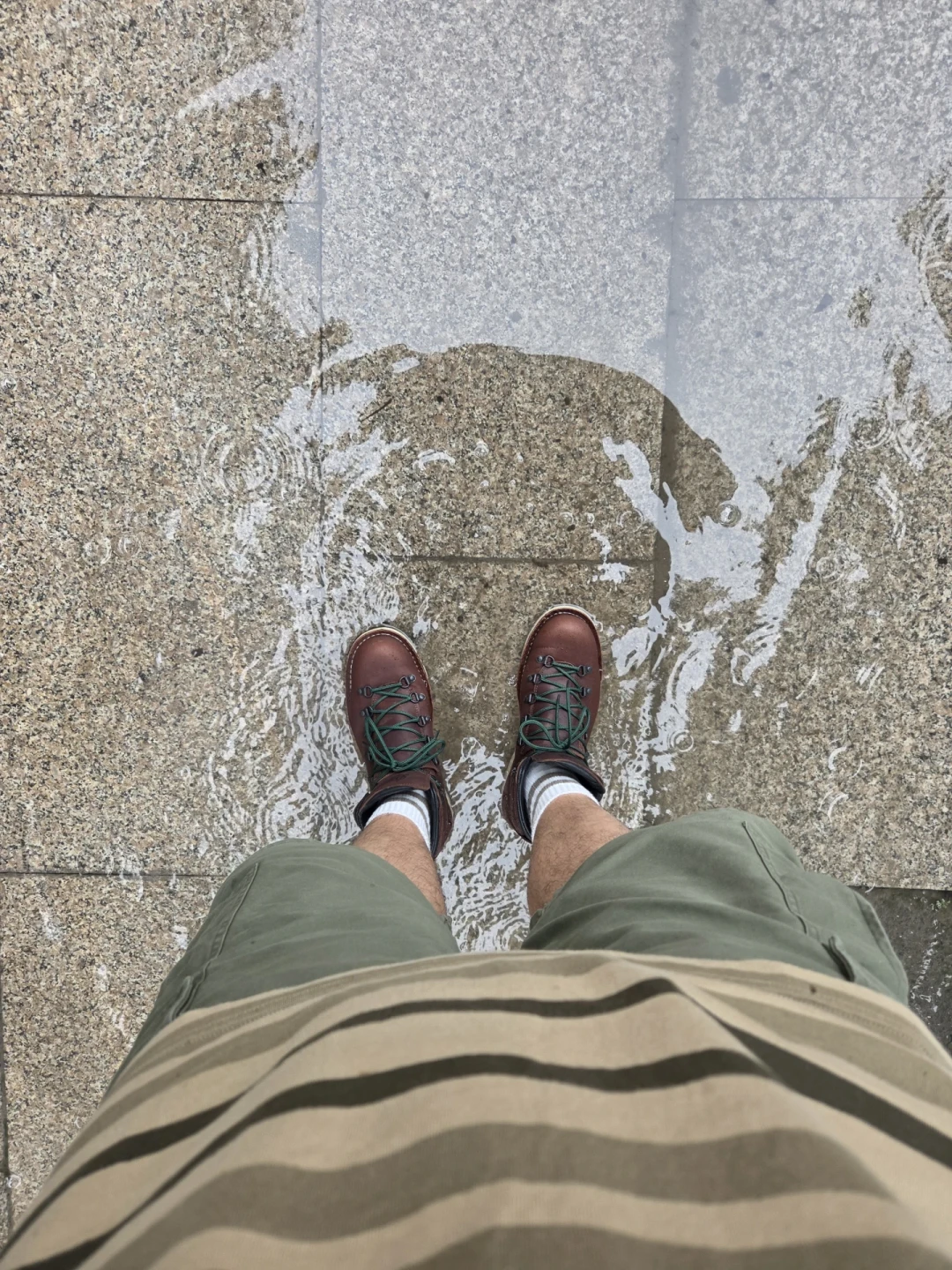 Danner明明有GORE-TEX,为什么一半车主雨天偏不穿它?翻完实穿记录,三个坑全在