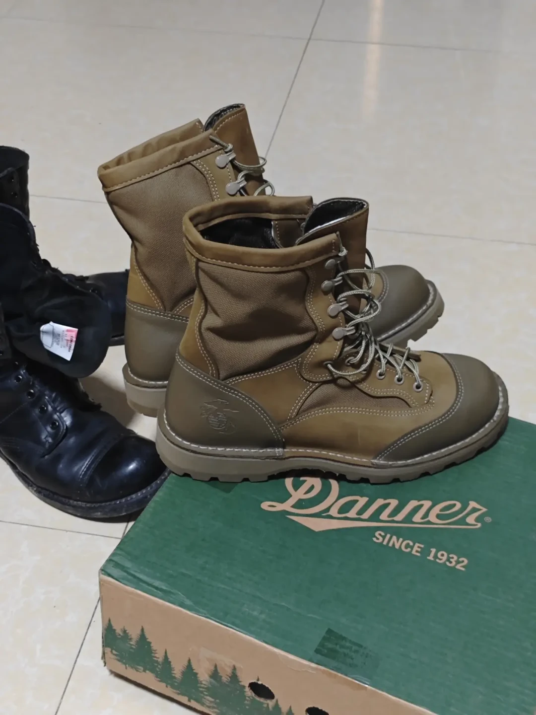 Danner明明有GORE-TEX,为什么一半车主雨天偏不穿它?翻完实穿记录,三个坑全在