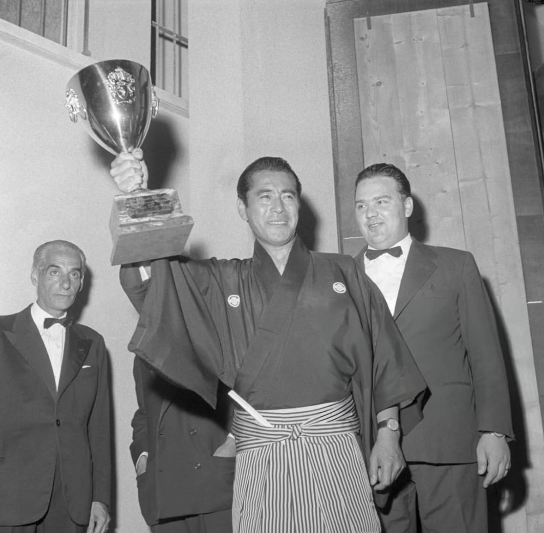 《七武士》上映72年后,有人问它是不是抄袭:黑泽明“借与被借”这笔账,一次说清