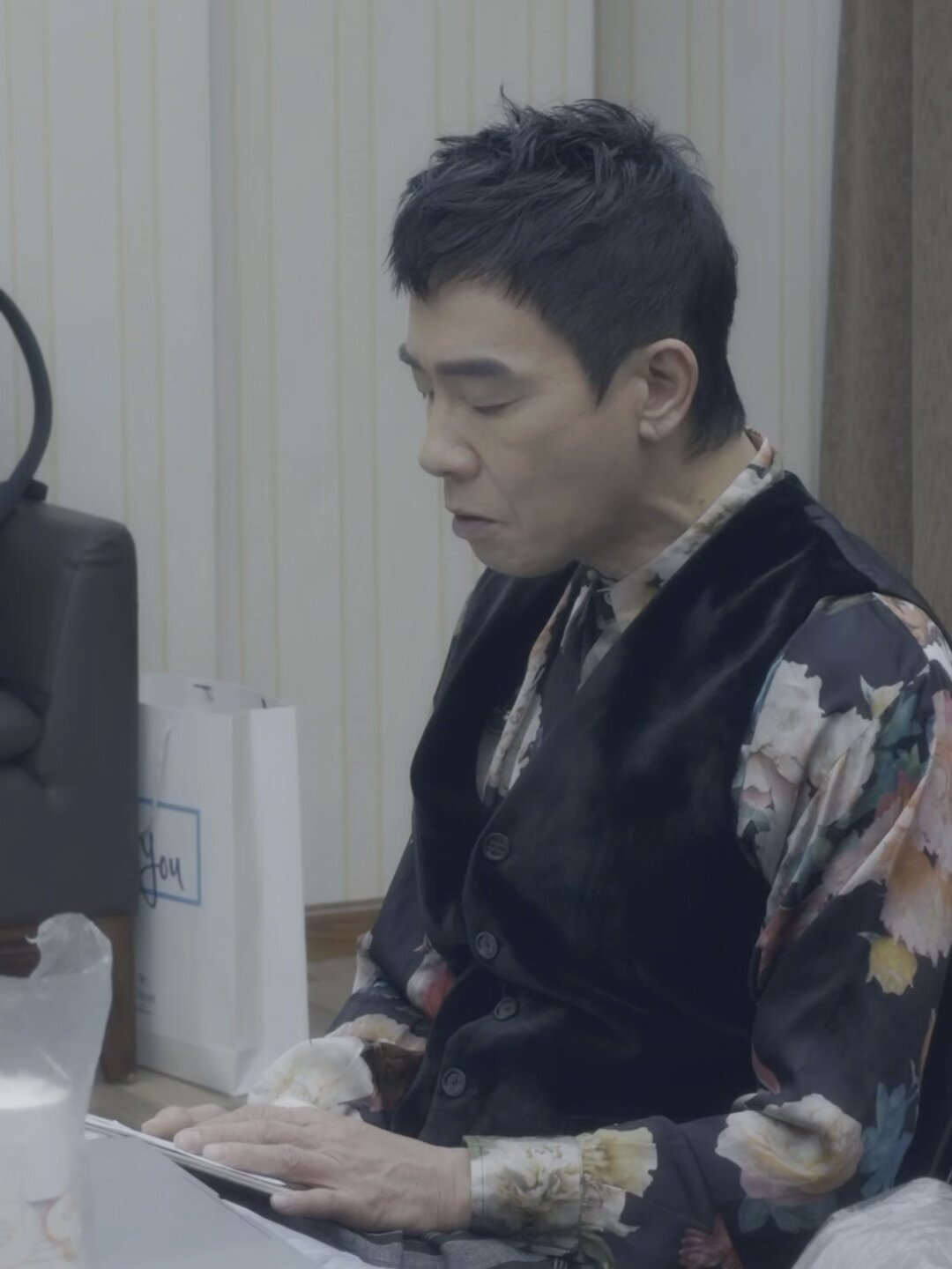 同一首《父亲》,两种视角:陈小春的粤语版,为什么比原版更催泪